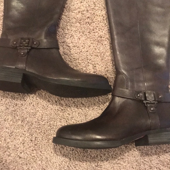 Boots - Picture 3 of 3